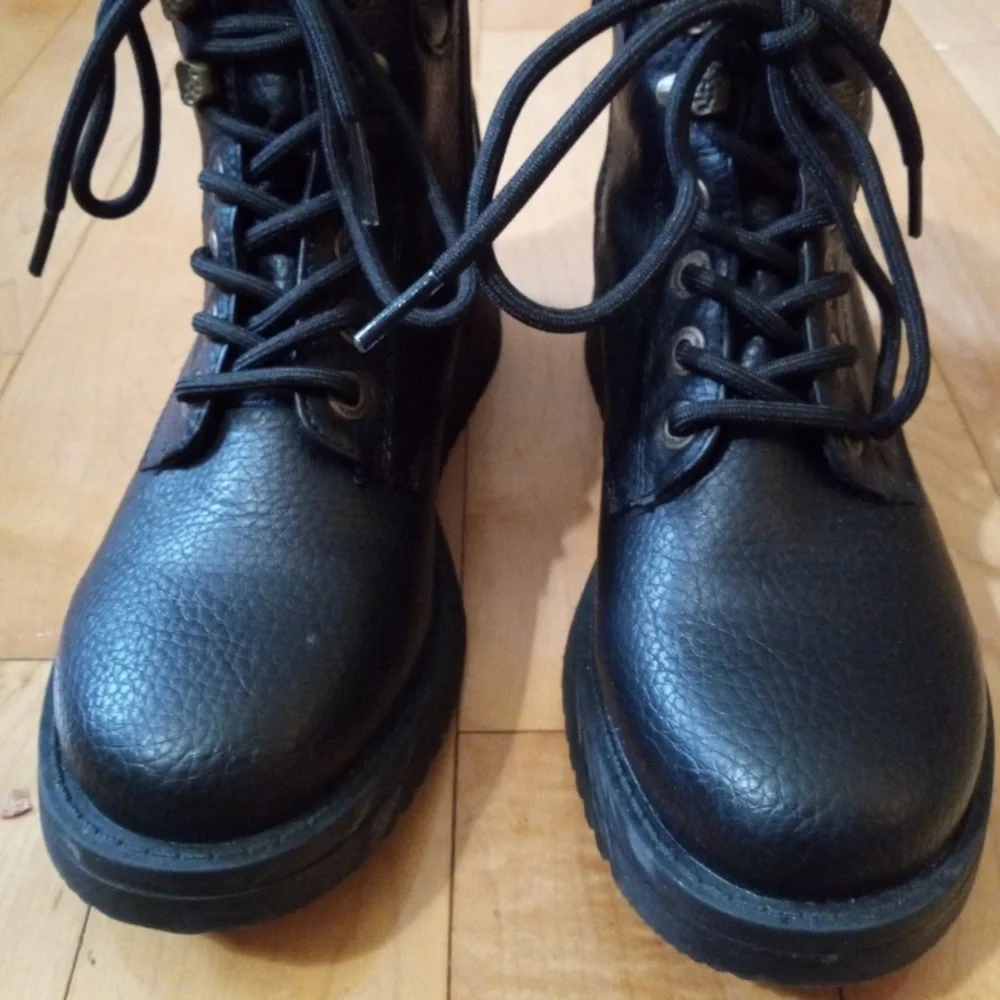 Blowfish Black Leather Moto Ankle Boots - Picture 9 of 10
